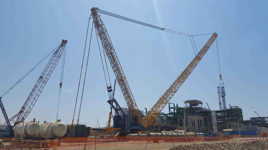 SARENS - Sarens CC8800/1 Lifts Vessels at the Talara Refinery, Peru